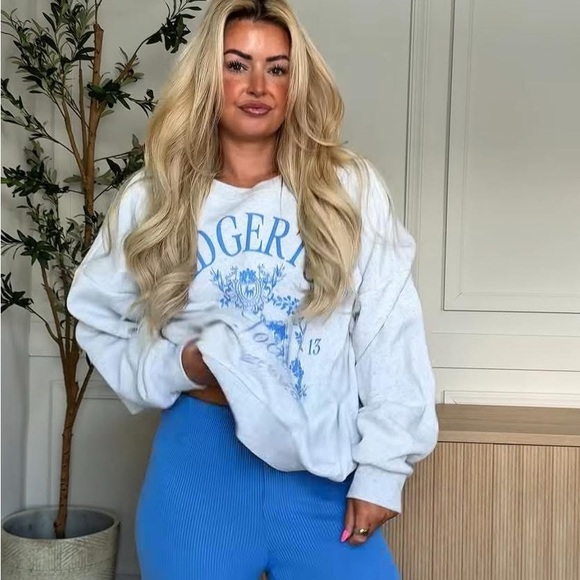 Bridgerton Graphic Sweatshirt NWT szL - Picture 3 of 7